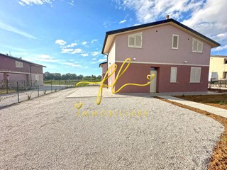 Villetta a schiera in Vendita a Cecina, 340'000€, 110 m²