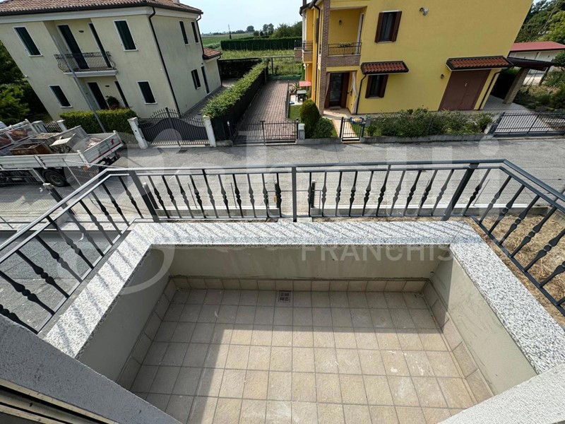 Villa bifamiliare in Vendita a Correzzola, 205'000€, 177 m²