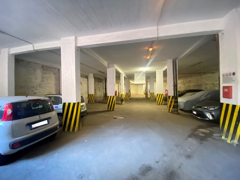 Box in Vendita a Roma, 38'000€, 80 m²