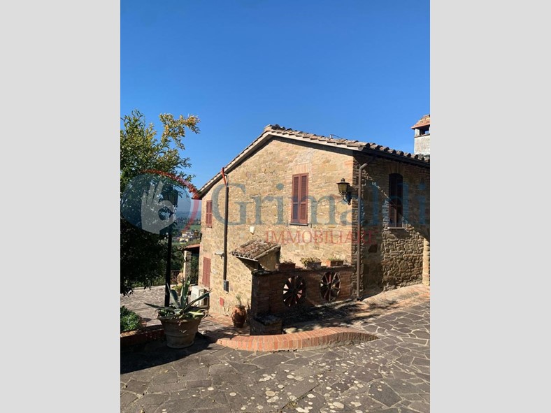 Casale in Vendita a Torgiano, 850'000€, 460 m²