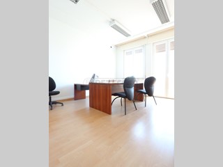 Ufficio in Affitto a Vicenza, 1'000€, 200 m²