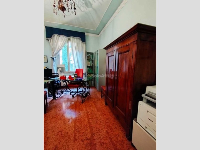 Ufficio in Affitto a Modena, 320&euro;, 18 m²