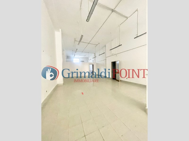 Immobile commerciale in Vendita a Lecce, 190'000€, 157 m²