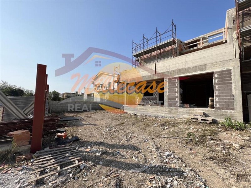 Villa in Vendita a Siracusa, zona Pizzuta, 195'000&euro;, 285 m², con Box