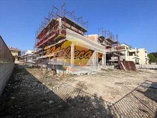 Villa in Vendita a Siracusa, zona Pizzuta, 195'000&euro;, 285 m², con Box