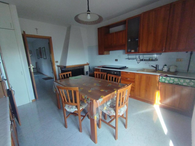 Appartamento in Vendita a San Marcello, 124'000€, 110 m²