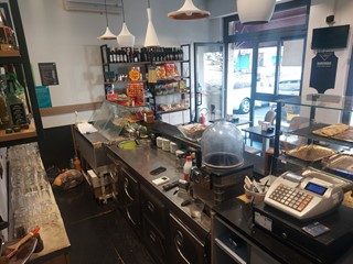 Attività commerciale in Vendita a Genova, zona Marassi, 55'000€, 70 m², arredato