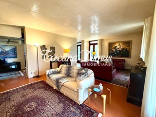 Casa Indipendente in Vendita a Siena, 350 m², arredato