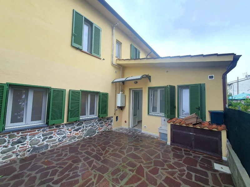 Quadrilocale in Vendita a Capannori, zona Lammari, 220'000€, 110 m², arredato