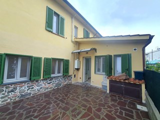 Quadrilocale in Vendita a Capannori, zona Lammari, 220'000€, 110 m², arredato