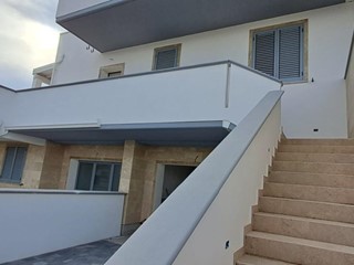 Quadrilocale in Vendita a Cecina, zona Cecina Marina, 380'000€, 90 m², con Box