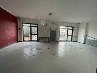 Immobile commerciale in Vendita a Capannori, zona Lammari, 60'000€, 70 m²