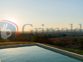 Villa bifamiliare in Vendita a Sutri, 690'000€, 500 m²