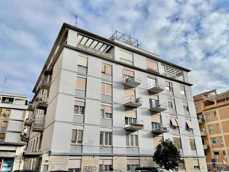 Bilocale in Vendita a Roma, 235'000€, 64 m², arredato