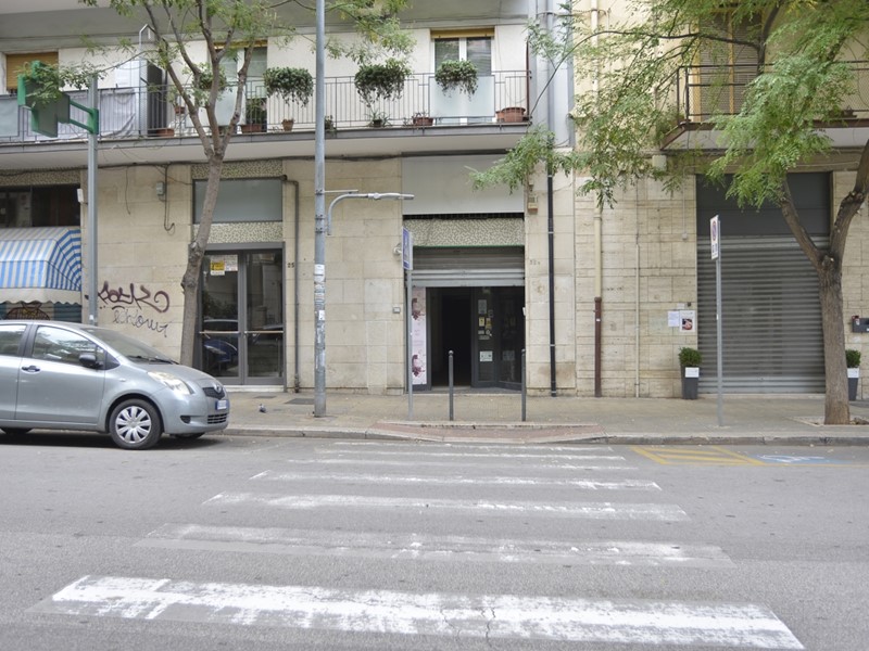 Negozio in Vendita a Bari, 160'000€, 181 m²