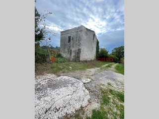 Casale in Vendita a Minturno, 99'000€, 200 m²