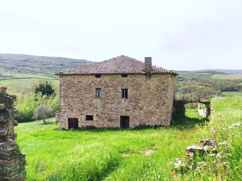 Casa Indipendente in Vendita a Todi, 300'000€, 650 m²