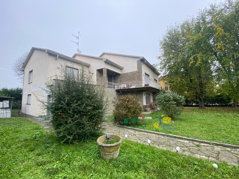 Casa Indipendente in Vendita a Medesano, 425'000&euro;, 430 m², con Box