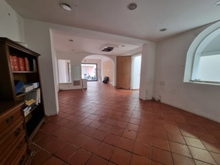 Immobile commerciale in Affitto a Viareggio, zona Centro, 1'500€, 110 m²