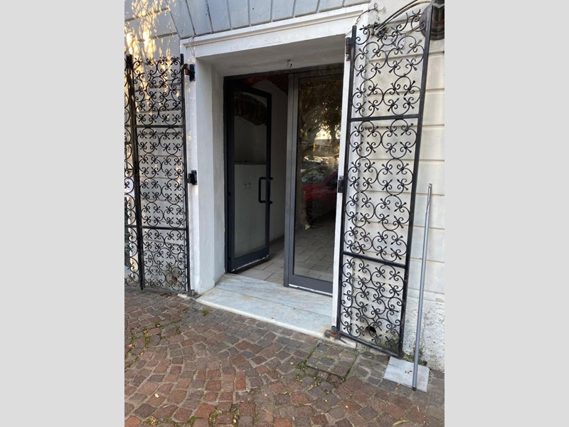 Immobile commerciale in Affitto a Sarzana, 600€, 42 m²