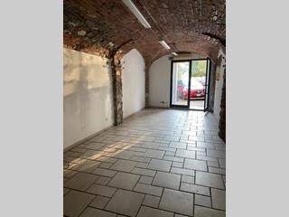 Immobile commerciale in Affitto a Sarzana, 600€, 42 m²