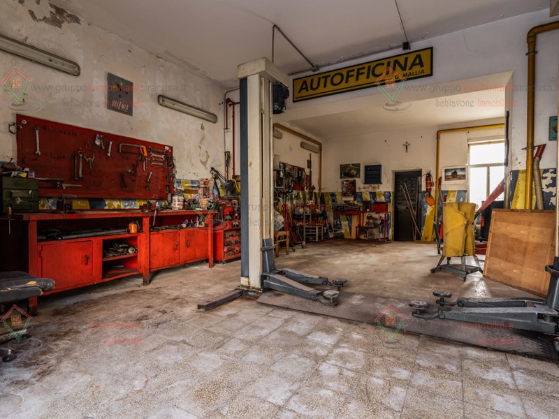 Immobile commerciale in Vendita a Siracusa, zona Adda Gelone Timoleonte, 78'000&euro;, 88 m²