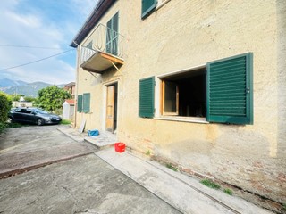 Casa Semi Indipendente in Vendita a Seravezza, 250'000&euro;, 100 m²