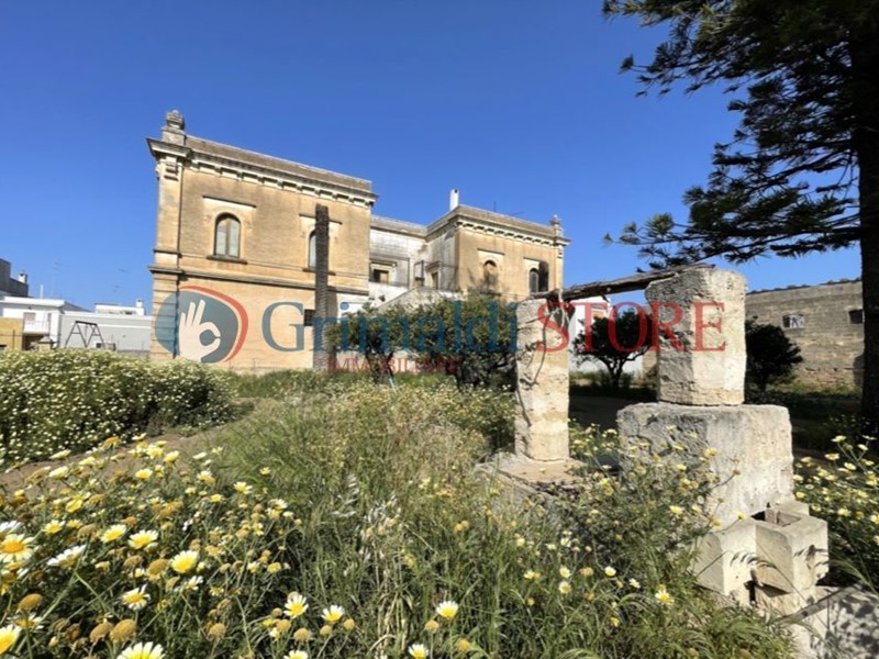 Casa Indipendente in Vendita a Squinzano, 1'100'000€, 2000 m²