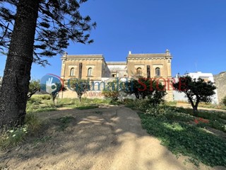 Casa Indipendente in Vendita a Squinzano, 1'100'000€, 2000 m²