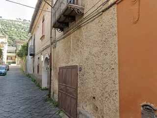 Casa Indipendente in Vendita a Caserta, zona Santa Barbara, 600'000€, 450 m², con Box