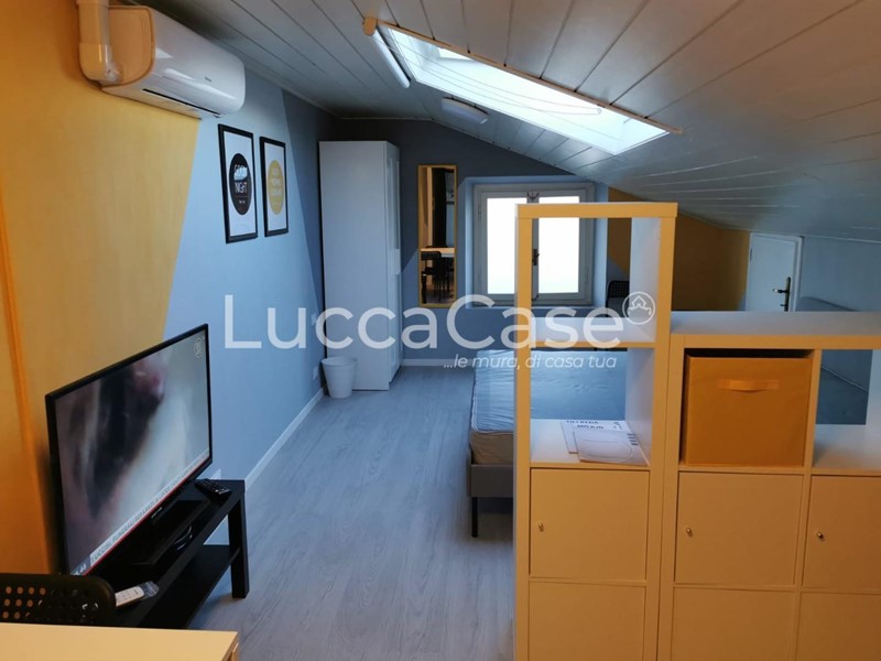 Attico in Vendita a Lucca, zona Arancio, 85'000€, 45 m², arredato