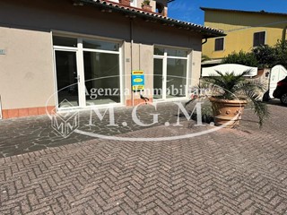 Immobile commerciale in Affitto a Bientina, 980€, 100 m²