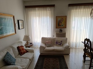 Appartamento in Vendita a Carrara, zona Fossola, 150'000€, 120 m², arredato, con Box