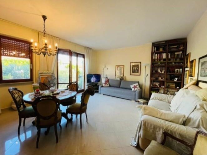 Appartamento in Vendita a Massa, zona Marina di Massa, 329'000€, 110 m²