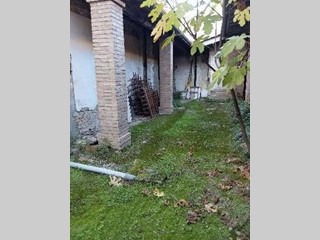 Magazzino in Vendita a Poggibonsi, 120'000€, 230 m²