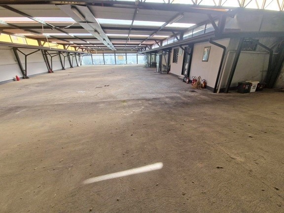 Negozio in Vendita a Napoli, 395'000€, 700 m²