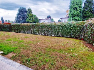 Bilocale in Vendita a Carate Brianza, 160'000€, 75 m²