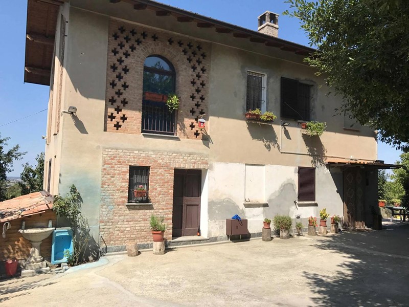 Casale in Vendita a Corvino San Quirico, 248'000€, 150 m²