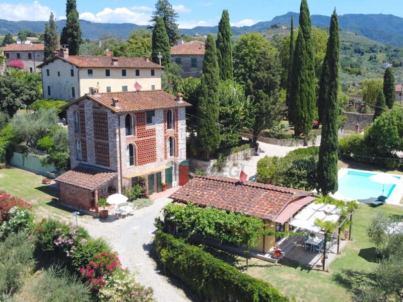 Casale in Vendita a Lucca, zona Nord, 3'500'000€, 600 m²
