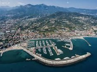 Attività commerciale in Vendita a Loano, 70 m²