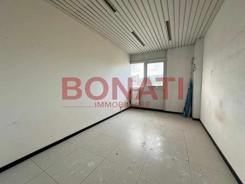 Ufficio in Vendita a La Spezia, zona Periferia Est, 53'000€, 82 m²