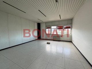 Ufficio in Vendita a La Spezia, zona Periferia Est, 53'000€, 82 m²