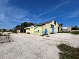 Capannone in Vendita a Bari, zona Palese, 450'000&euro;, 2300 m²