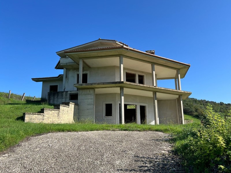 Casa Indipendente in Vendita a Fiano Romano, 229'000€, 410 m²