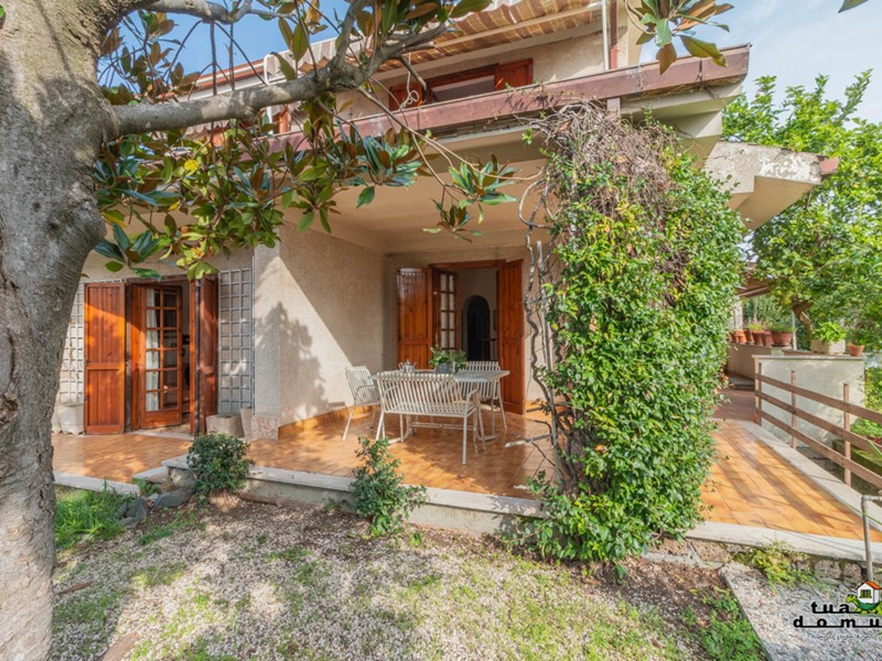 Casa Indipendente in Vendita a Monterosi, 299'000€, 330 m², con Box