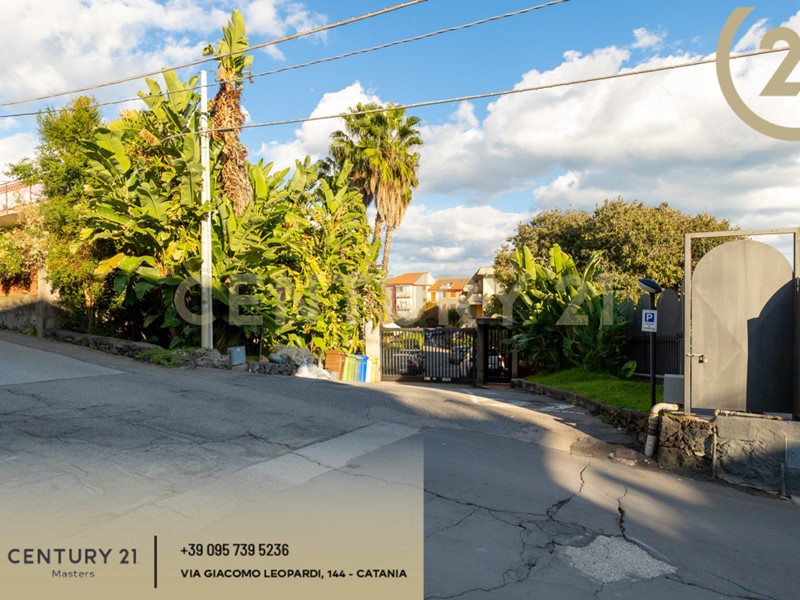 Casa Semi Indipendente in Vendita a Aci Castello, 419'000€, 350 m², con Box