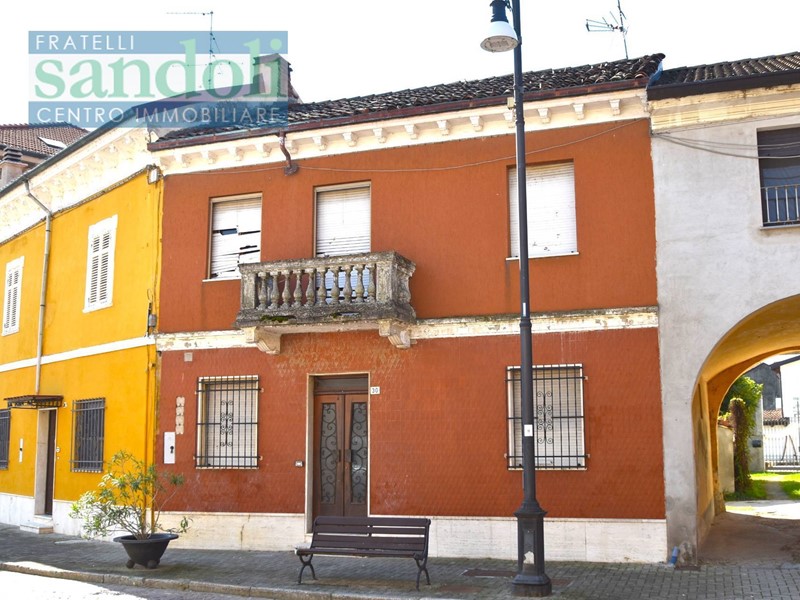 Casa Indipendente in Vendita a Stroppiana, zona Paesi, 31'000€, 100 m²