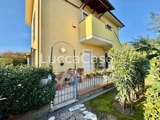 Appartamento in Vendita a Porcari, 150'000€, 65 m², arredato