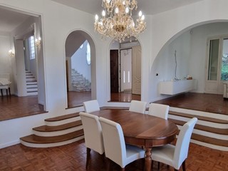 Villa in Vendita a San Giuliano Terme, zona Asciano, 700'000€, 430 m², arredato