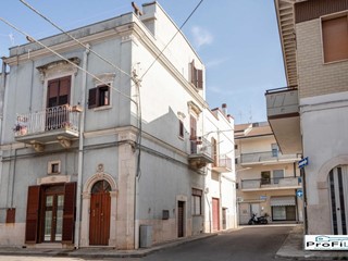 Casa Indipendente in Vendita a Santeramo in Colle, 150'000€, 182 m²